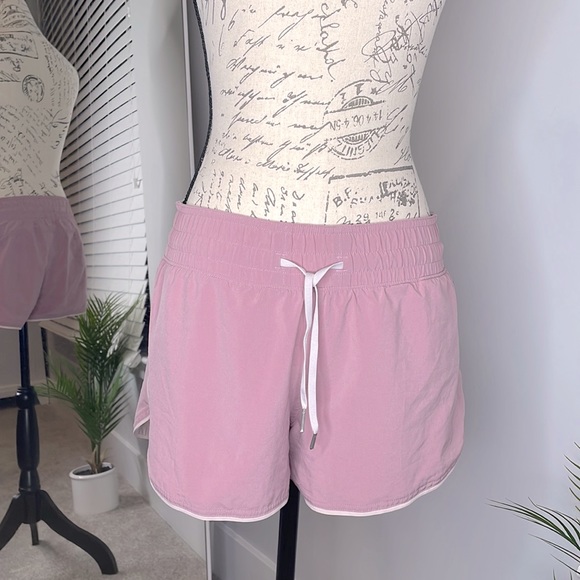 REVERSIBLE Nude pink and light pinkLululemon shorts